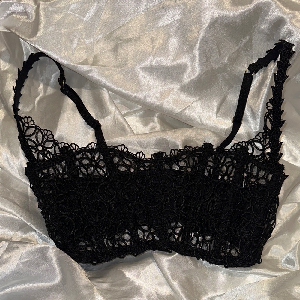Victoria’s Secret Service Black Lace Bralette